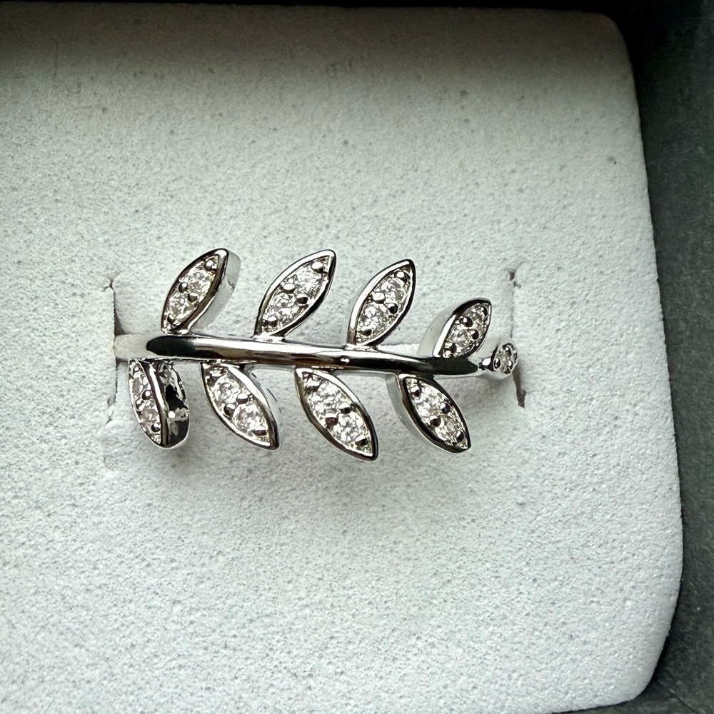 NWT 14k White Gold Plated Pretty Bird Jewelry Adjustable Leaf Design Wrap Ring